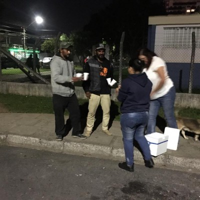 Noite fria: 2 copos para cada um